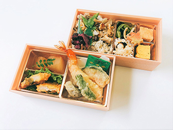 抹茶塩の天ぷら盛り合わせ二段弁当